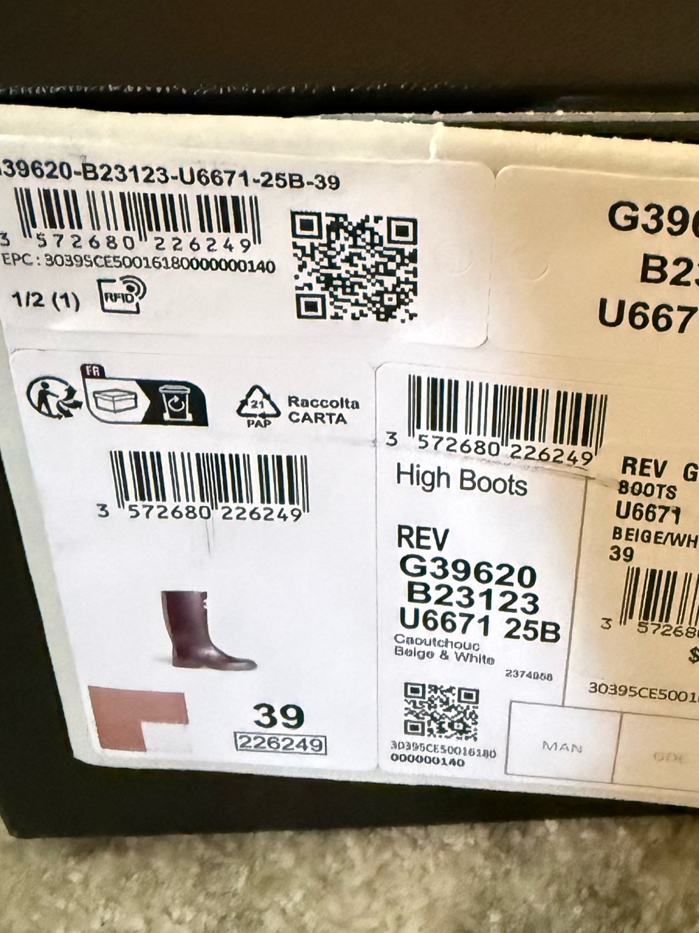Chanel Caoutchouc CC Logo Rain Boots in beige and white rubber NWT - Picture 10 of 11